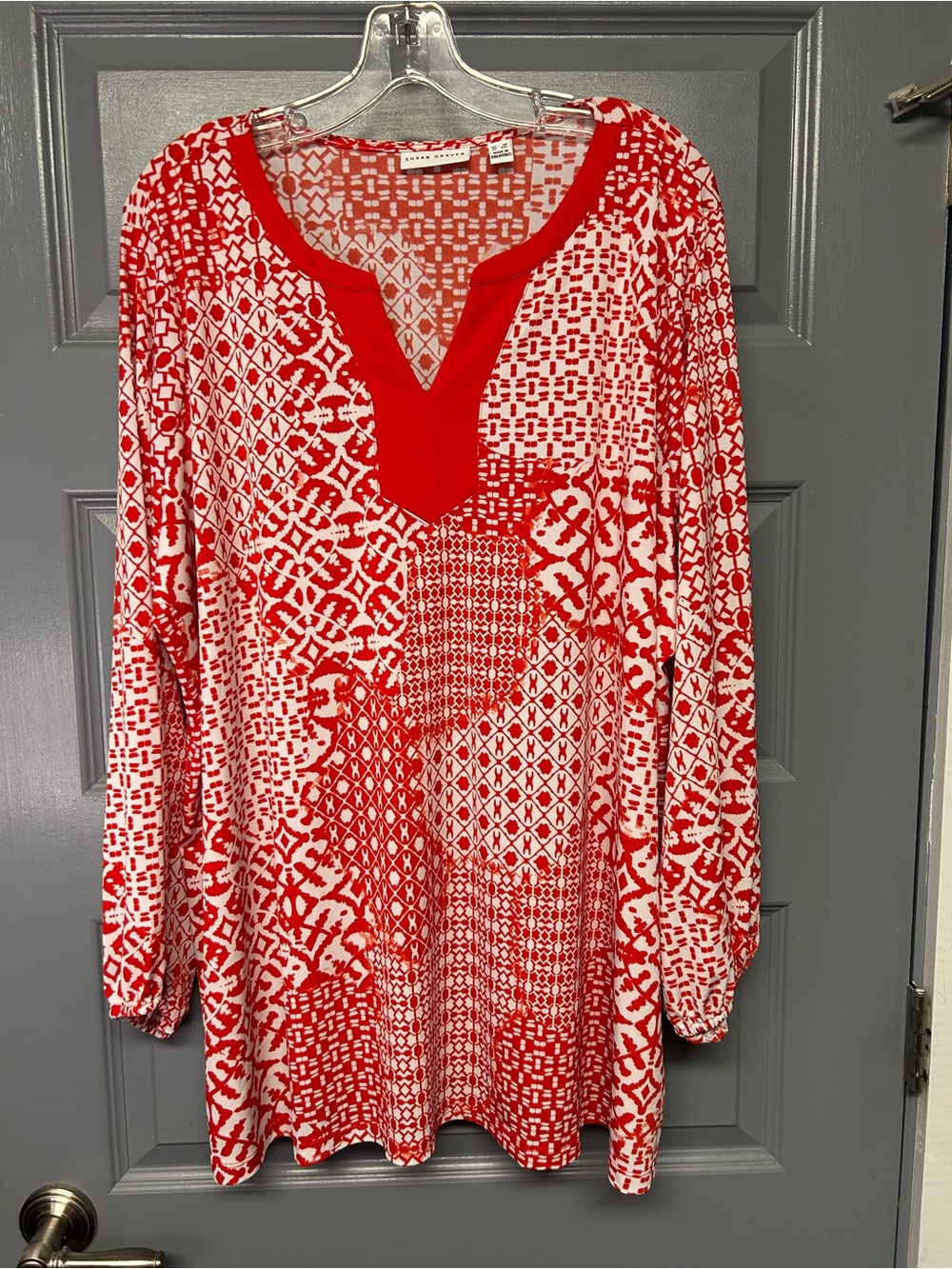 Susan Graver red & white geometric print v-neck tunic. Size 3X NICE!!